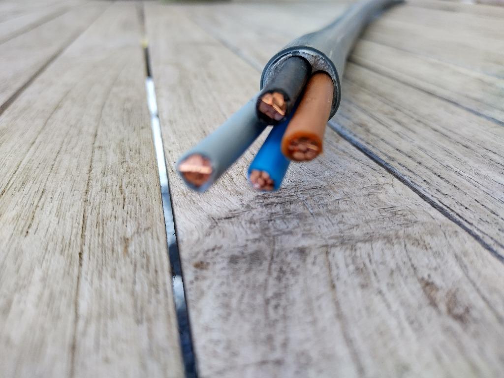 Stukje opbouw installatiekabel XVB 4 x 16mm², Ophalen of Verzenden, Nieuw, Kabel of Snoer
