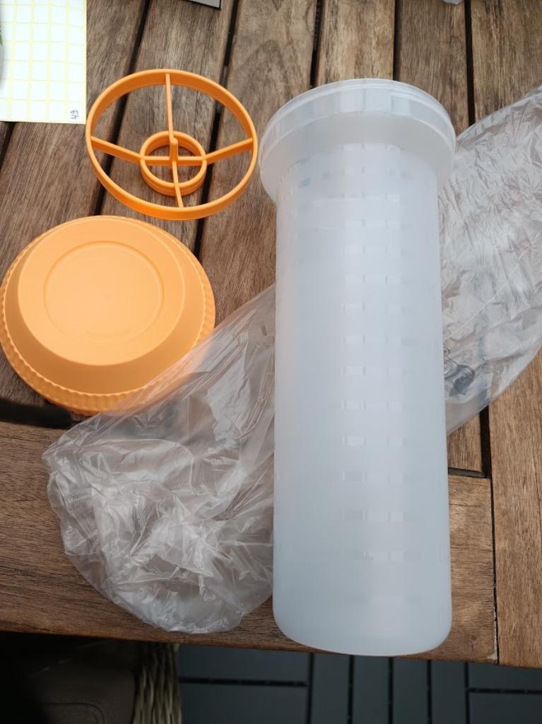 Quick shake 750 ml Tupperware, Huis en Inrichting, Keuken | Tupperware, Ophalen of Verzenden, Nieuw, Oranje, Bus of Trommel