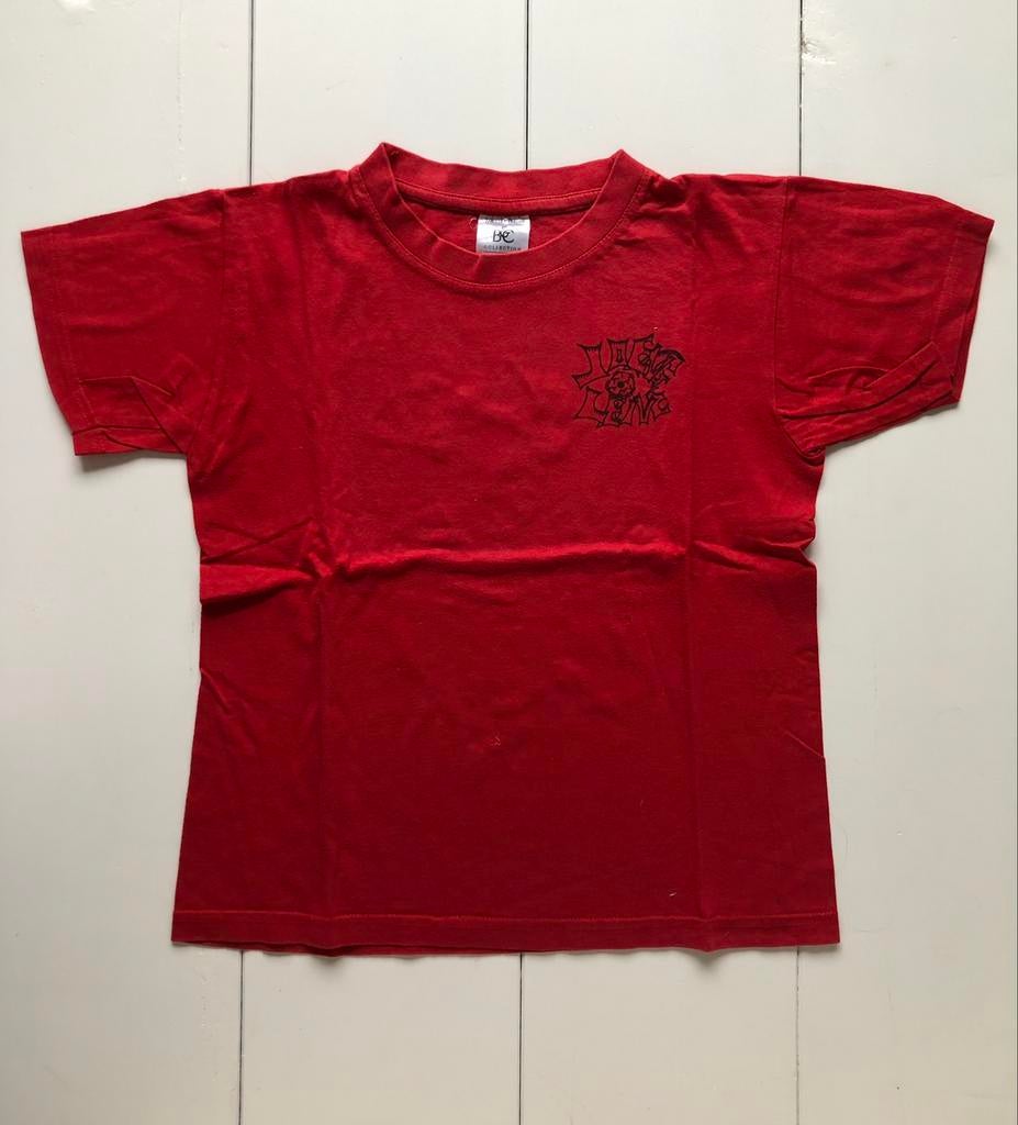 rood chiro Joeng Leive t-shirt 122 128 Jong Leven Nijlen, Gebruikt, Ophalen of Verzenden, Chiro, Shirt of Longsleeve
