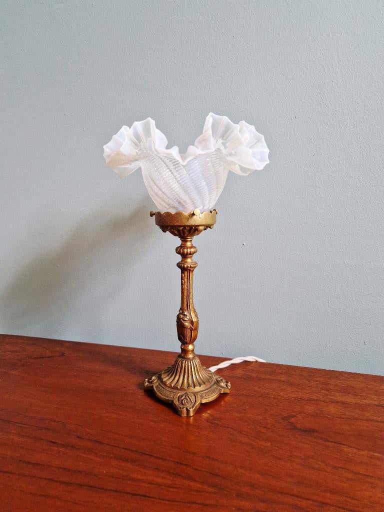 Lampe de table en bronze doré et bobèche en verre opalescent, Enlèvement ou Envoi