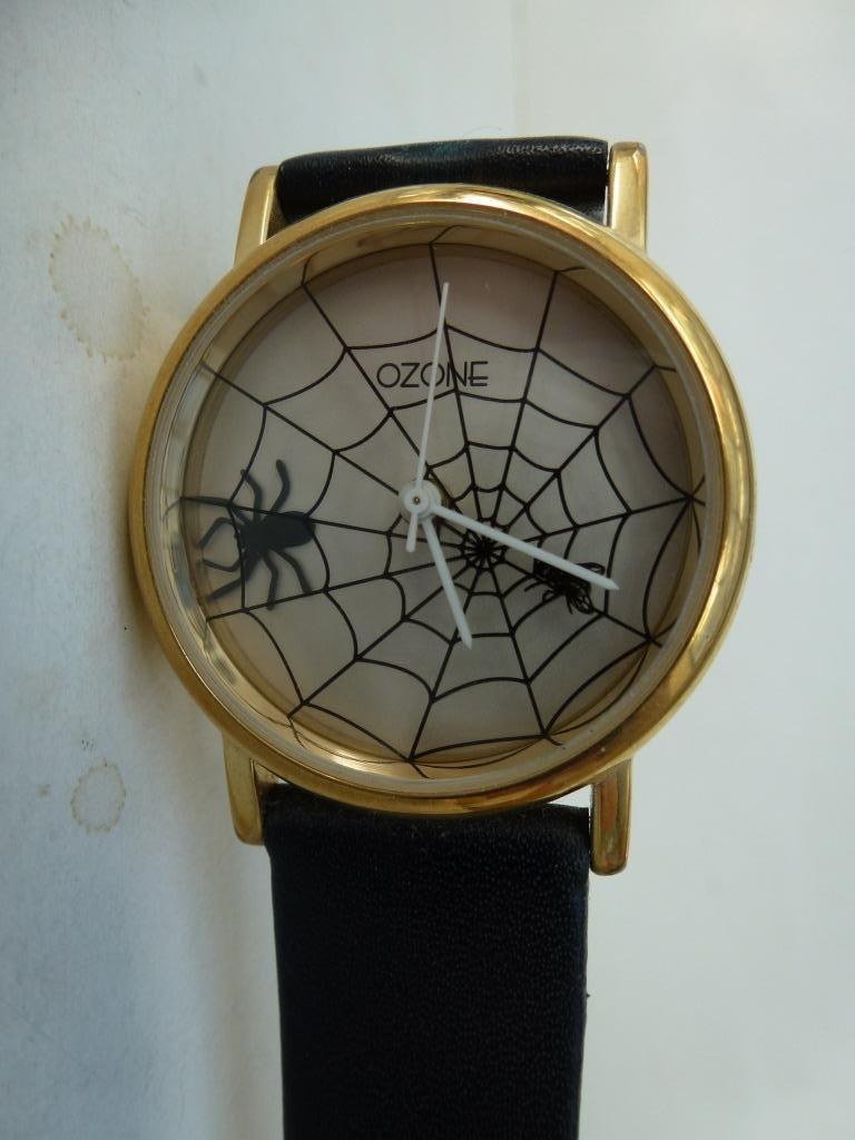 halloween Polshorloge met spinnenweb en bewegende spin, Ophalen of Verzenden, Gebruikt, Overige typen