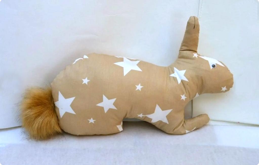 peluche , coussin , doudou, lapin , 40 cm long, Enlèvement ou Envoi, Neuf, Lapin