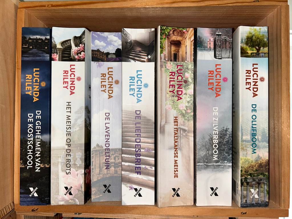 7 lucinda riley boeken, Boeken, Ophalen of Verzenden, Gelezen