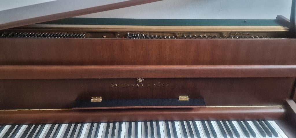 Steinway model F, Muziek en Instrumenten, Verzenden, Gebruikt, Bruin, Piano