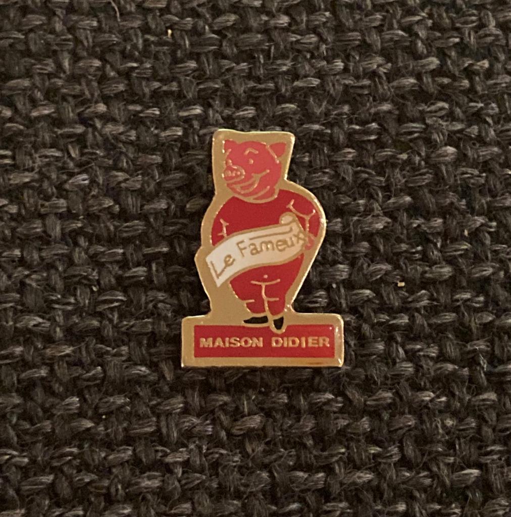 PIN - MAISON DIDIER - LE FAMEUX - COCHON - VARKEN, Collections, Envoi, Utilisé, Autres sujets/thèmes, Insigne ou Pin's