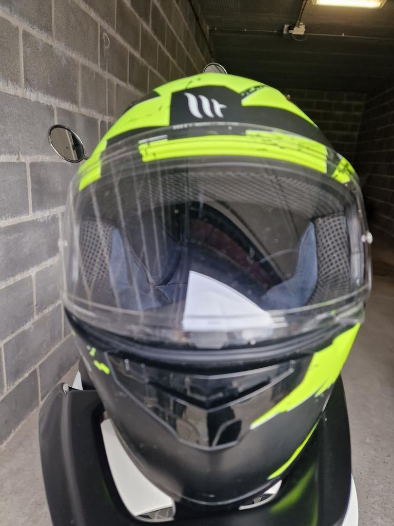Casque, L