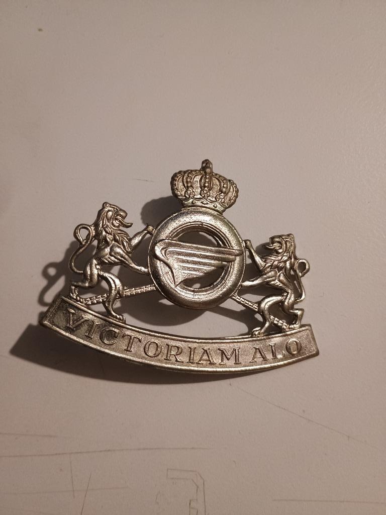 Muts kenteken Victoriam Alo, Ophalen of Verzenden, Landmacht, Embleem of Badge