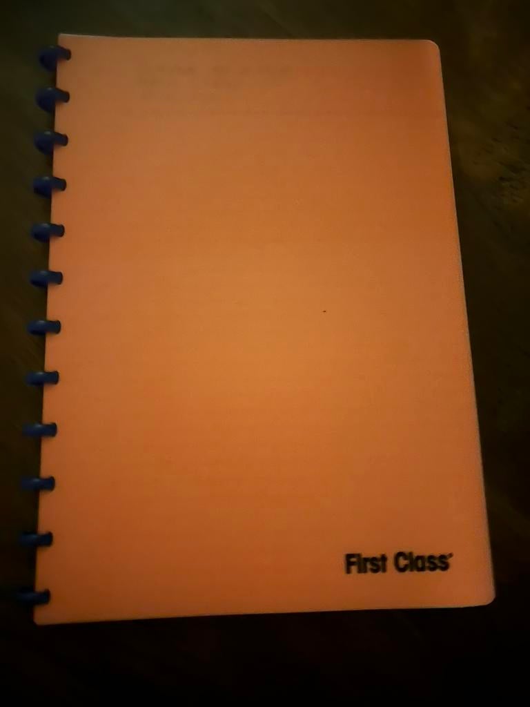 Cahier first class a4 ligné genre atoma, Enlèvement ou Envoi, Comme neuf