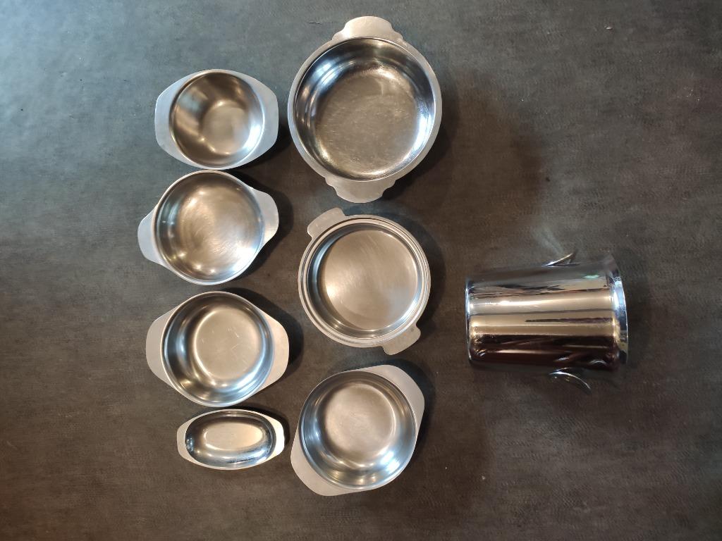 7 plats en inox et seau à champagne, Enlèvement, Comme neuf, Autres matériaux
