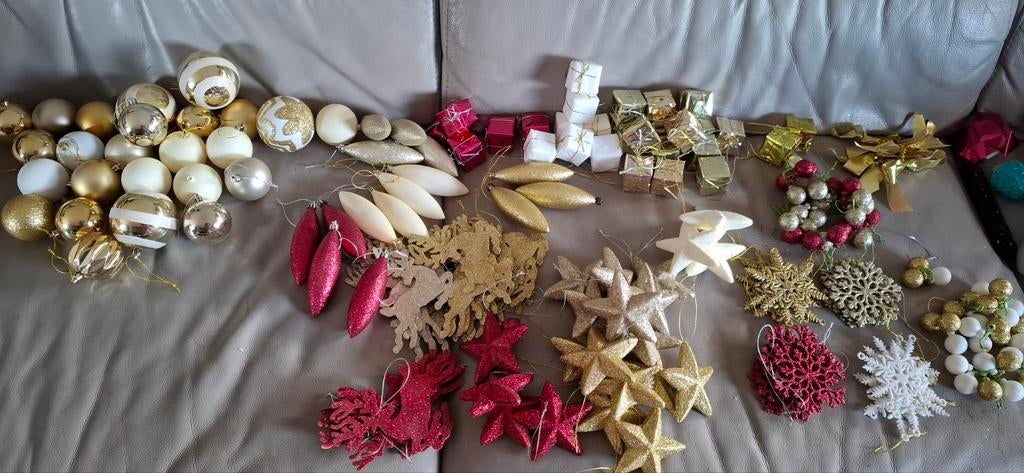 Lot kerstversiering bordeau, goud, € 20, Ophalen of Verzenden, Zo goed als nieuw