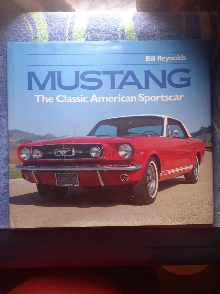 Ford Mustang livre Bill Reynolds bel état, Enlèvement ou Envoi, Comme neuf, Ford