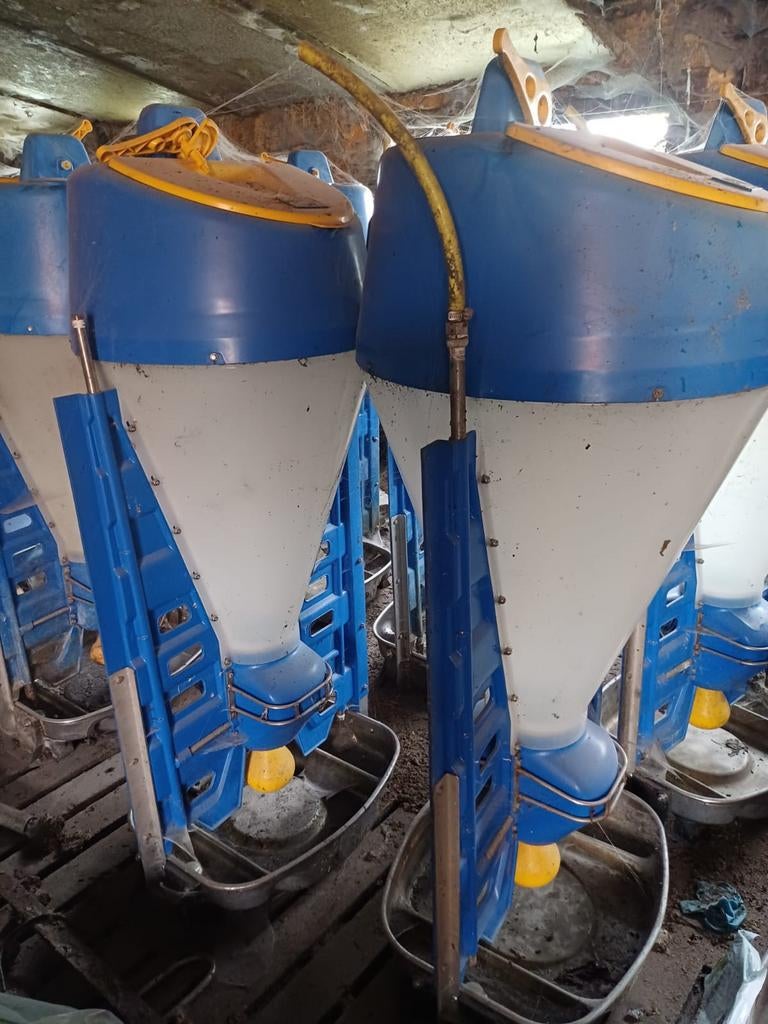 Voederbakken, Dieren en Toebehoren