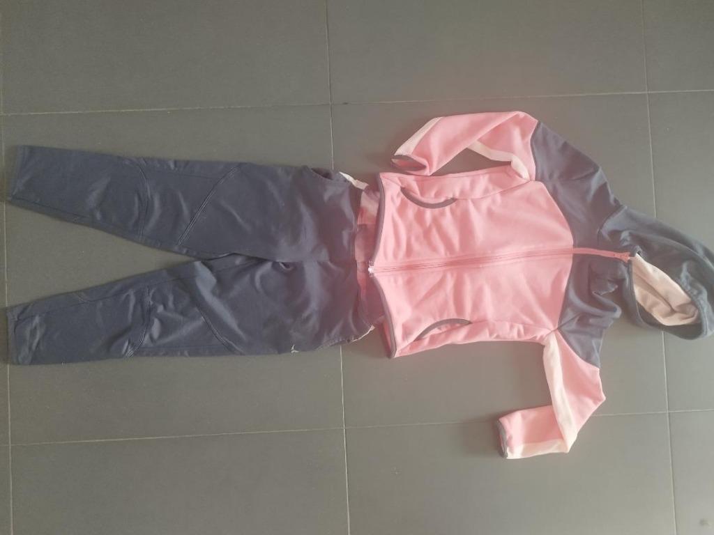 Training meisje maat 7-8J  123-130 cm, Enfants & Bébés, Vêtements enfant | Taille 122, Decathlon, Comme neuf, Enlèvement, Vêtements de sport ou Maillots de bain