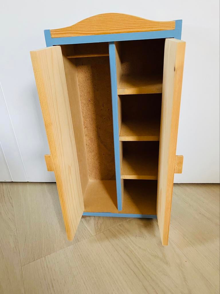 Houten kledingkast voor poppenkleding, Ophalen of Verzenden, Zo goed als nieuw