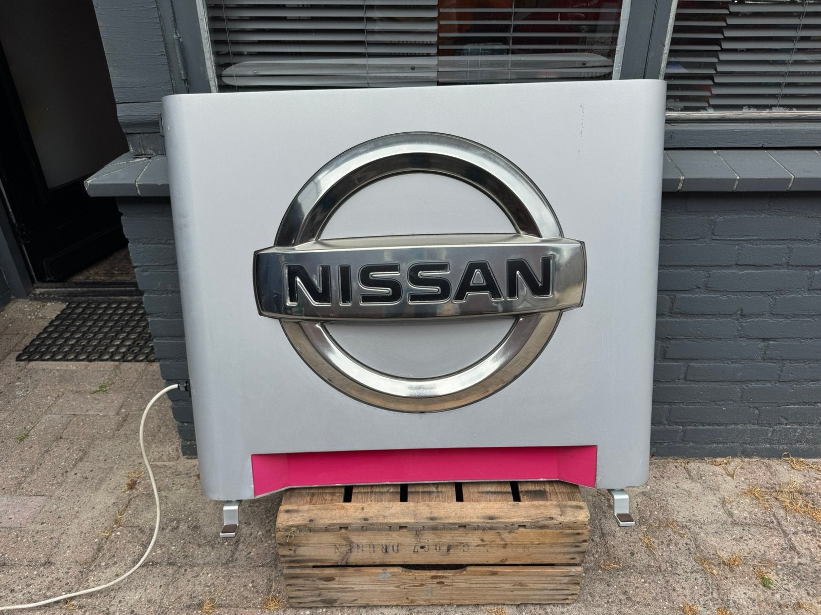 lumière publicitaire pour concessionnaire automobile NISSAN, Enlèvement, Utilisé, Table lumineuse ou lampe (néon)
