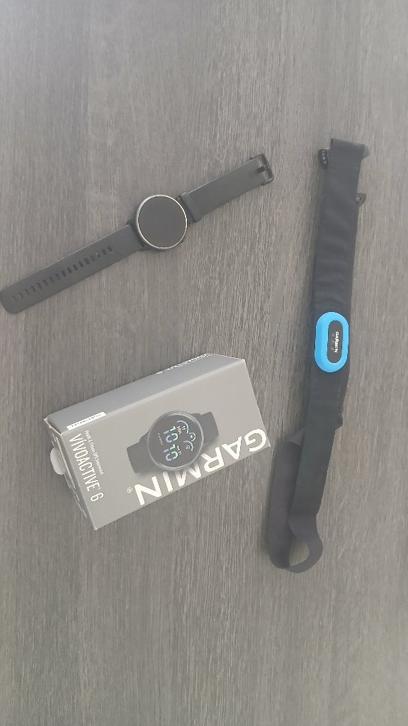 Garmin vivoactive 6 zwart, Handtassen en Accessoires, Sporthorloges, Conditie, Gebruikt, Carmin, Zwart