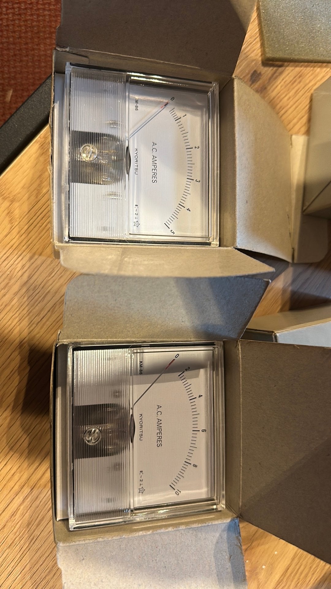 4 * KM86 - analoge ampère meters 5 & 10A AC, Doe-het-zelf en Bouw, Ophalen of Verzenden, Zo goed als nieuw