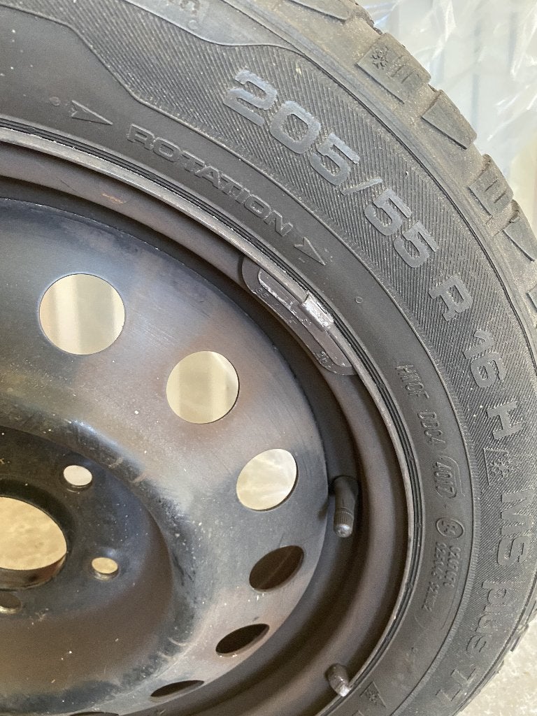 Winterbanden op stalen velg 205/55 R16, Auto-onderdelen, Ophalen, Gebruikt, 16 inch, Banden en Velgen