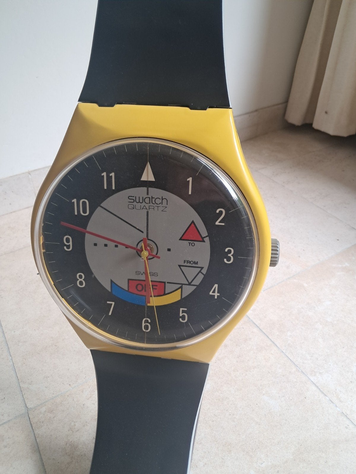 Grande montre Swatch alimentée par batterie, 50 cm de haut,, Bijoux, Sacs & Beauté, Montres | Hommes, Swatch, Comme neuf, Synthétique