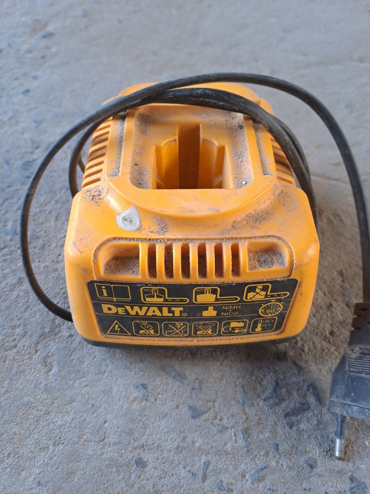 Dewalt oplader, Doe-het-zelf en Bouw, Ophalen