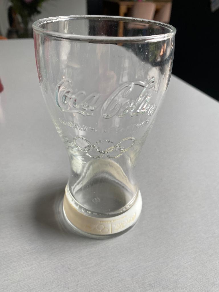 Collectors item, vintage coca cola glas olympische spelen, Verzamelen, Glas en Drinkglazen, Ophalen of Verzenden, Gebruikt, Frisdrankglas