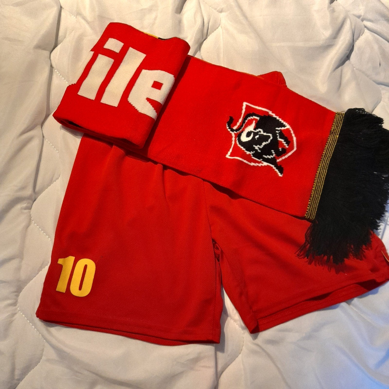 Rood voetbal shortje + supporters sjaal België, Ophalen of Verzenden, Rood, Voetbal