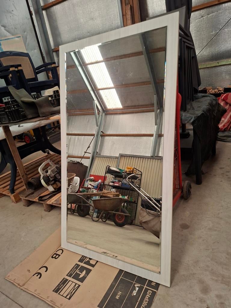 Spiegel te koop, Ophalen