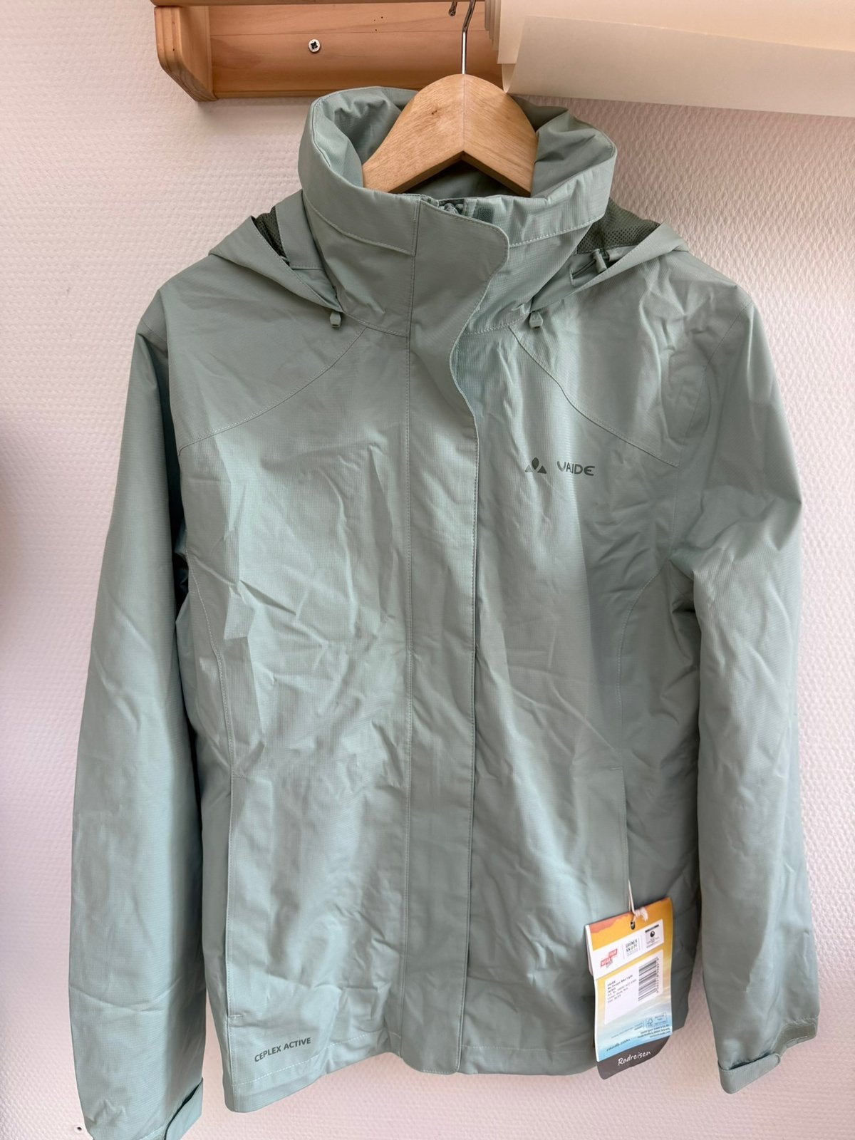 Regenjas Vaude Nieuw maat 36, Caravanes & Camping, Vêtements de pluie, Enlèvement ou Envoi, Neuf, Imperméable