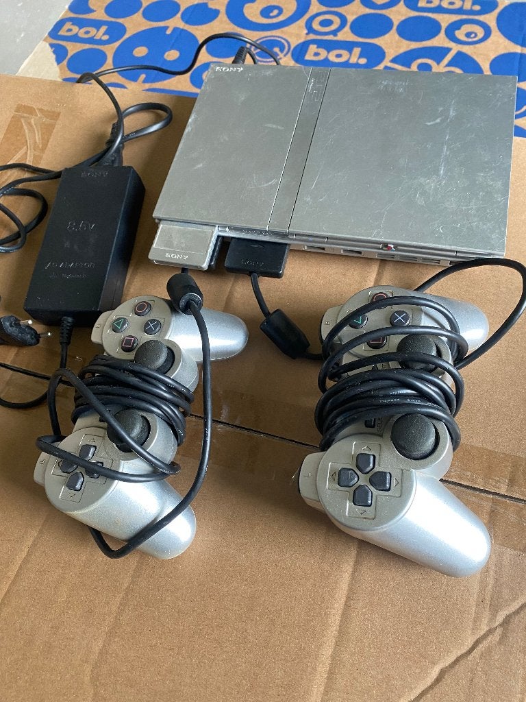 PS2 Slim Silver + 2 controllers + memory card, Games en Spelcomputers, Ophalen of Verzenden