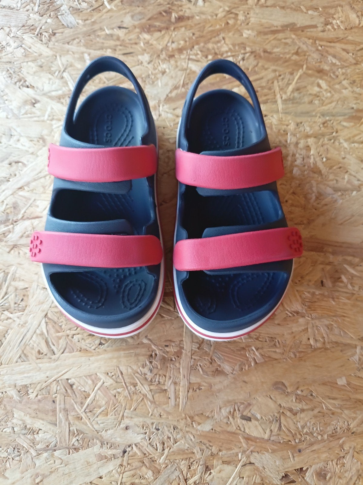 Sandalen crocs, Enfants & Bébés, Vêtements enfant | Chaussures & Chaussettes, Enlèvement