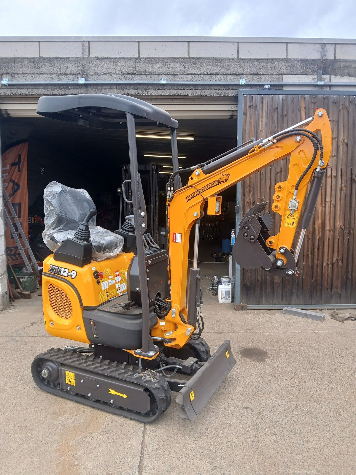 Nieuwe minigraver XN12-9 met kubota, Zakelijke goederen, Ophalen