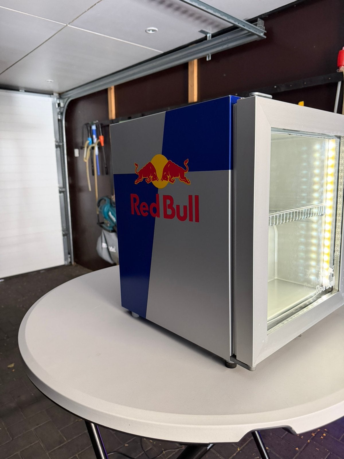 Red Bull mini koelkast zo goed als nieuw, Elektronische apparatuur, Koelkasten en IJskasten, Ophalen, Zonder vriesvak, Energieklasse A of zuiniger