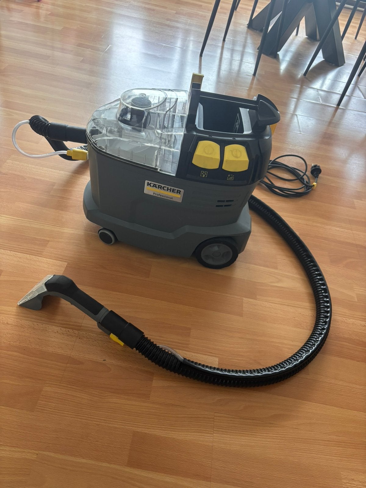 Aspirateur professionnel Kärcher Puzzi 8/1, Enlèvement, Comme neuf