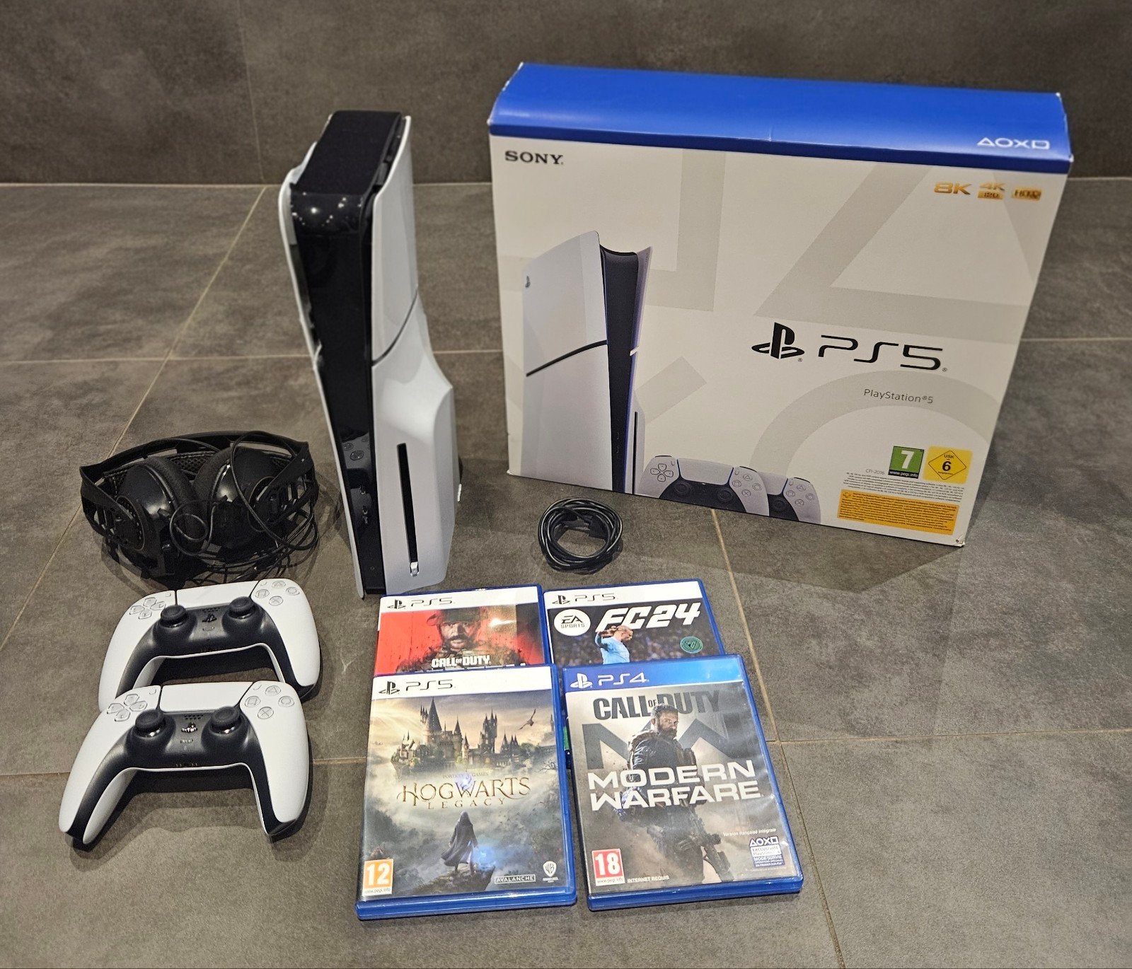Playstation 5 slim disc - 30h de jeu., Games en Spelcomputers, Ophalen, Zo goed als nieuw, Playstation 5