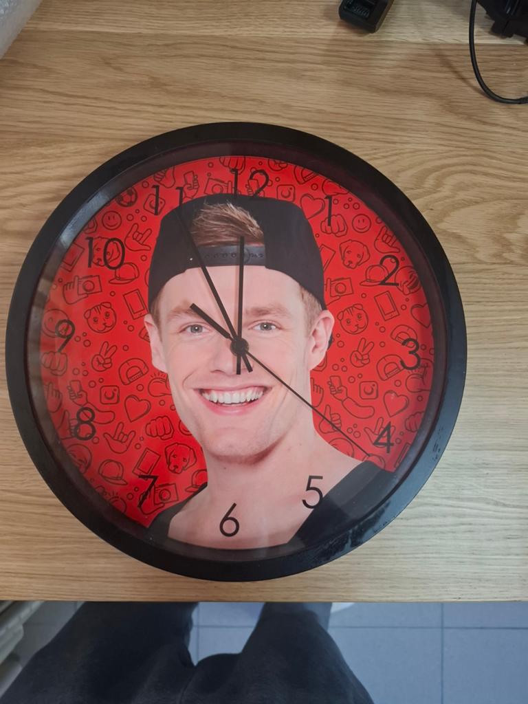 Klok van enzo knol, Ophalen