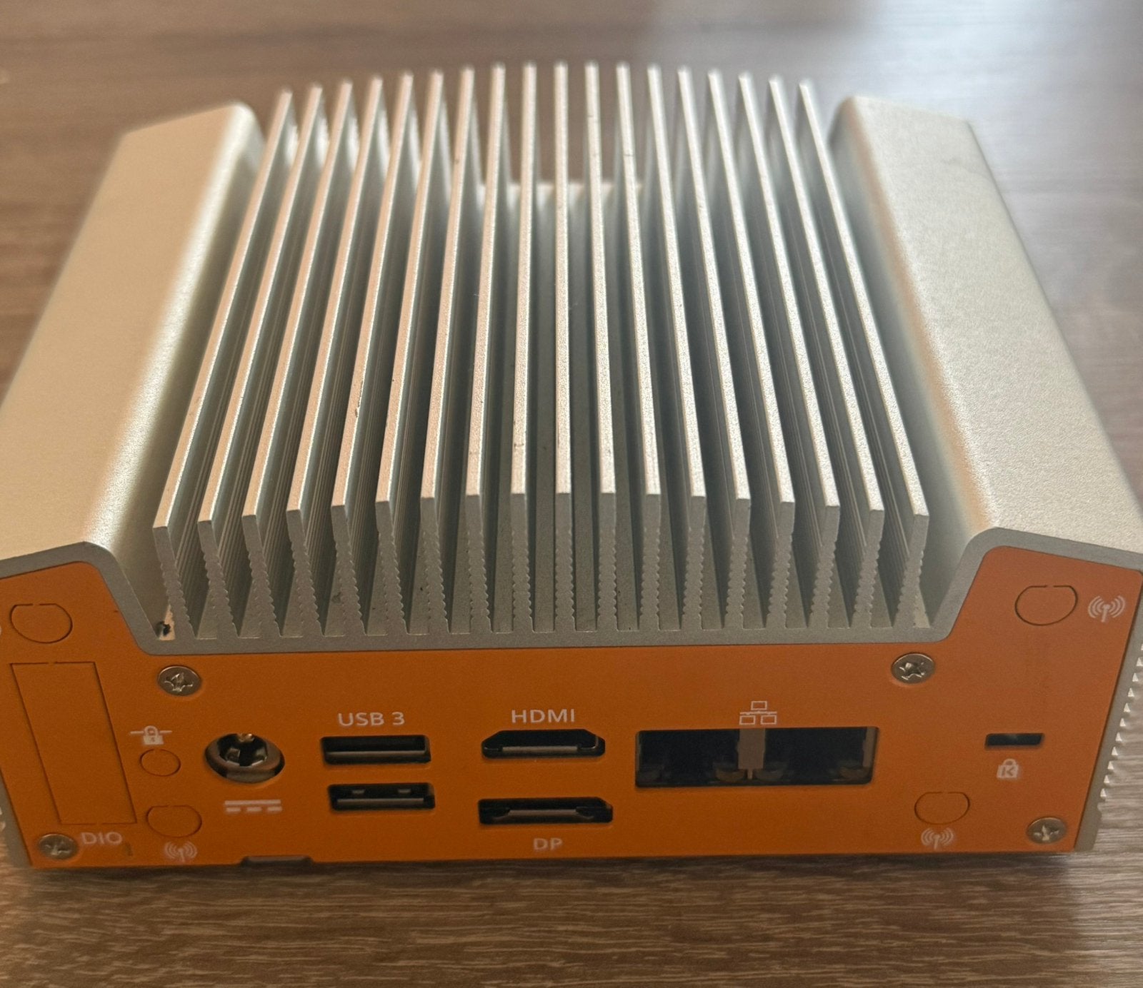 Industrial Fanless AMD Ryzen 4000 Compact Computer, Computers en Software, Desktop Pc's, Ophalen of Verzenden, Zo goed als nieuw