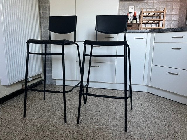 2 barstoelen - perfecte staat, Ophalen, Kunststof, Met voetsteun, 60 tot 90 cm
