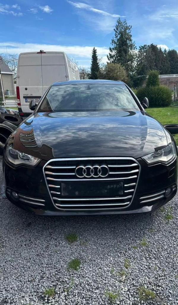 A6 2.0 211 pks goed onderhouden rij en schakelt perfect, Auto's, Audi, Voorwielaandrijving, Euro 5, Zwart, Leder