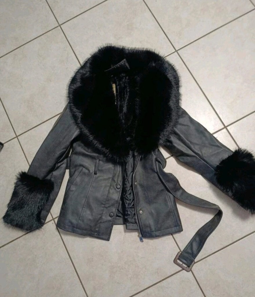 Veste noire en similicuir avec ceinture, Enlèvement ou Envoi, Taille 36 (S), Noir, Neuf