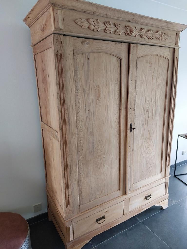Antieke kleerkast, Ophalen