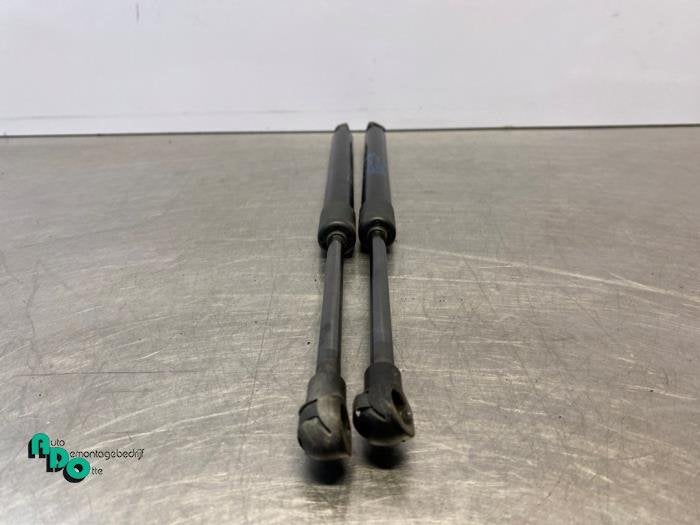 Set Gasdempers Achterklep van een BMW 3-Serie (3-Serie 04-), Gebruikt, -, -, Ophalen of Verzenden