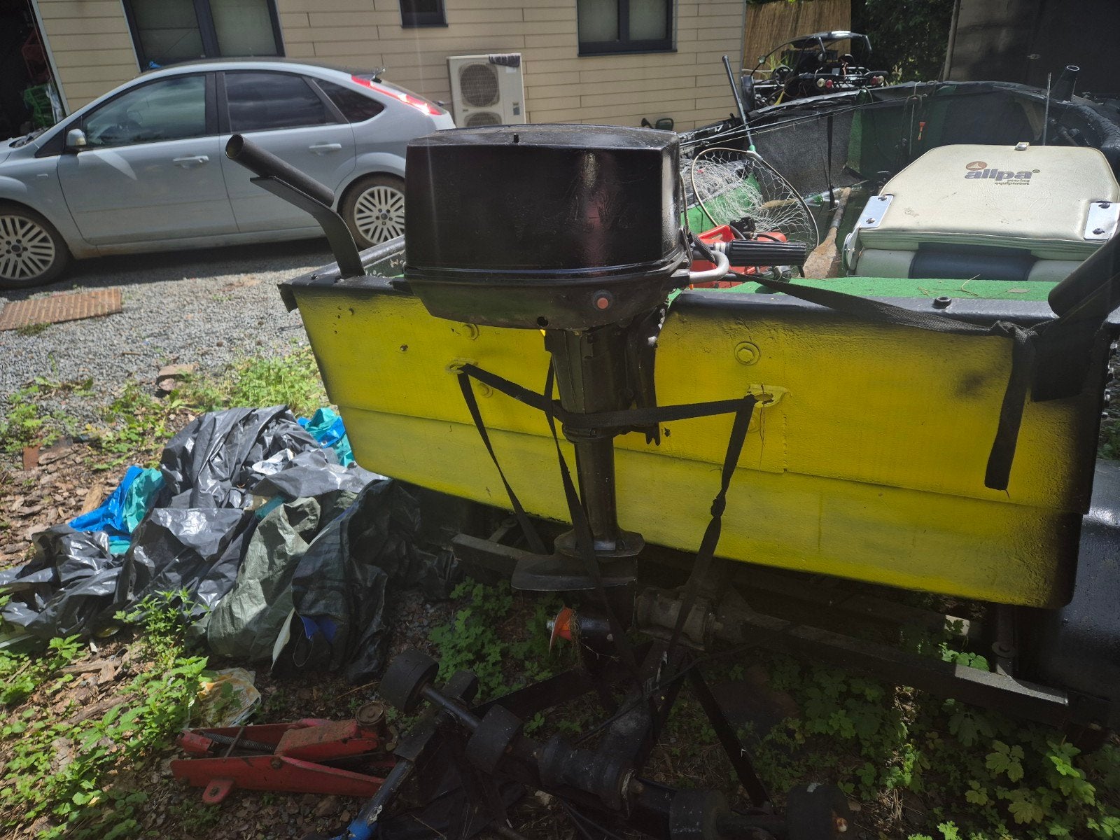Visbootje met remork en motor, Enlèvement