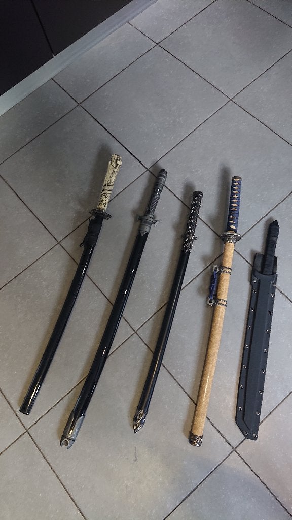 PROMO 150€ le lot de katanas, Enlèvement