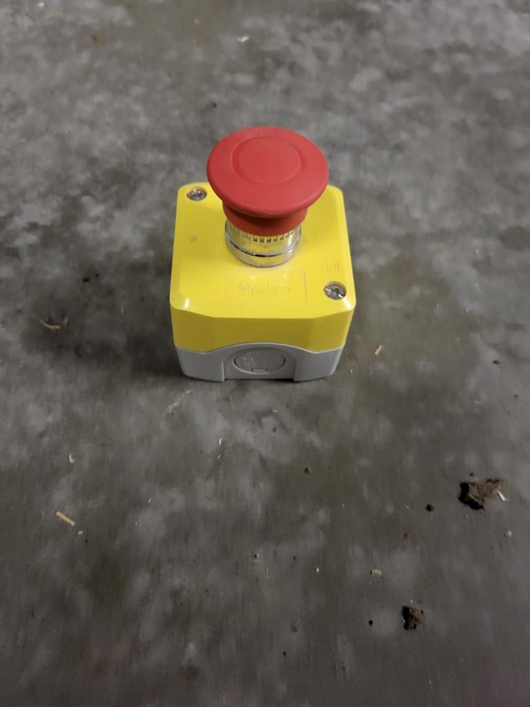 Bouton d'arrêt d'urgence, Ophalen