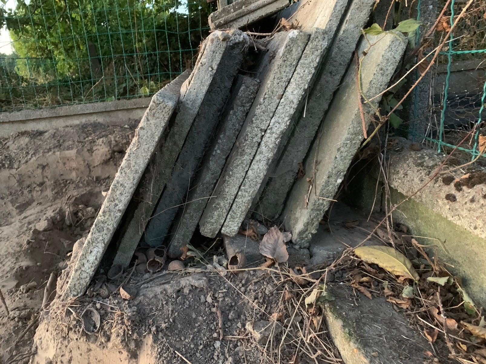 Dalles en béton et éléments en béton en U, Enlèvement, Utilisé