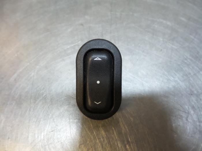 Commutateur vitre électrique d'un Opel Zafira (Zafira A 99-, -, Opel, 3 mois de garantie, Utilisé