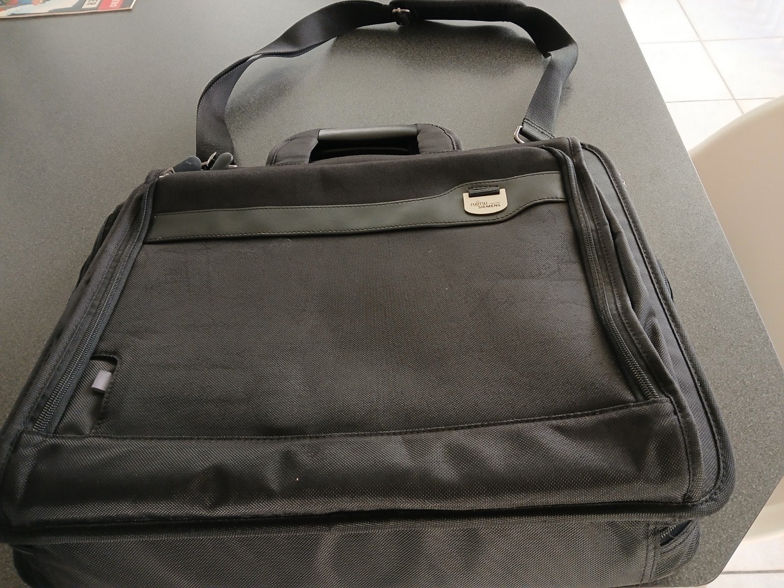 Laptop tas, Computers en Software, Laptoptassen, Ophalen, Zo goed als nieuw, Gevoerd laptopvak, Zwart