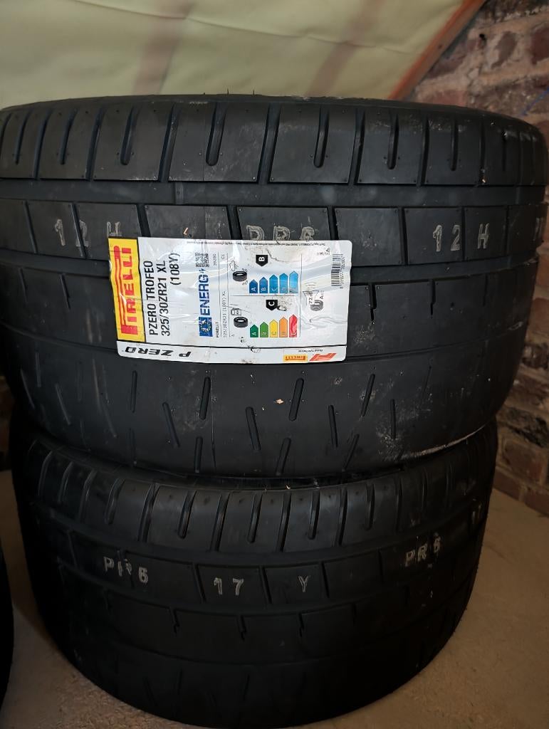 Pirelli PZERO Trofeo, Enlèvement, Neuf