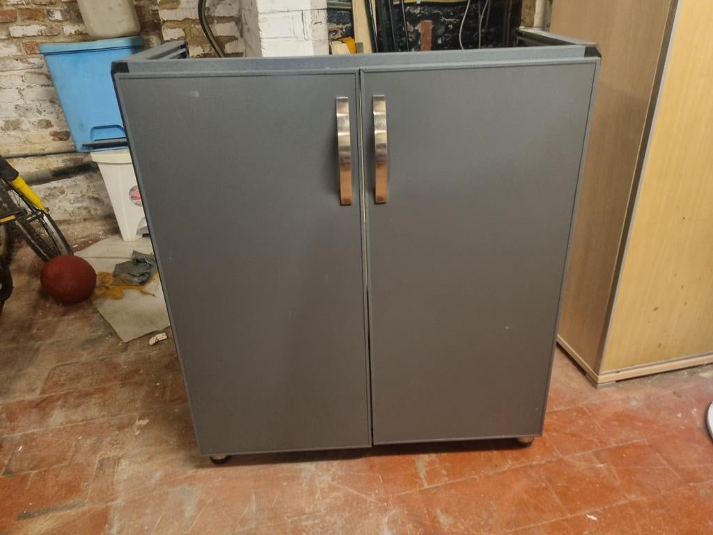Meuble de lavabo aluminium, Huis en Inrichting, Kasten | Roldeurkasten en Archiefkasten