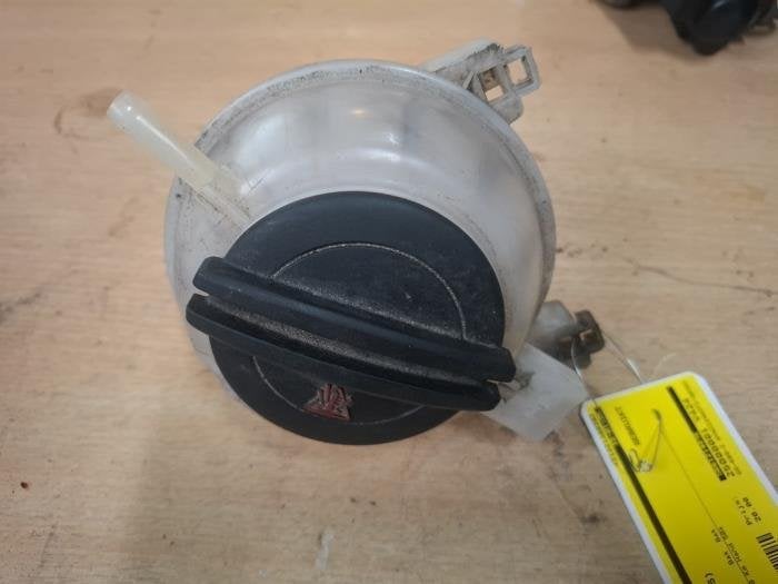 Réservoir d'expansion d'un Volkswagen UP, Volkswagen, -, 3 mois de garantie, Utilisé